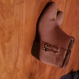 White mountain tan booties